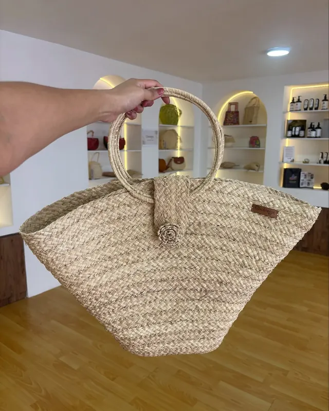 Cholonga en la tienda y en Quito