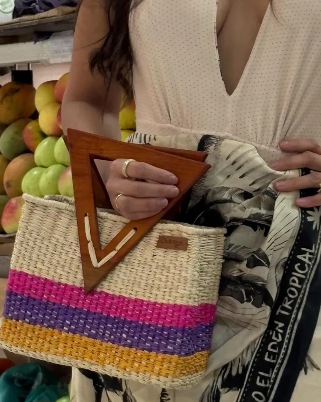 Cholonga en la tienda y en Quito