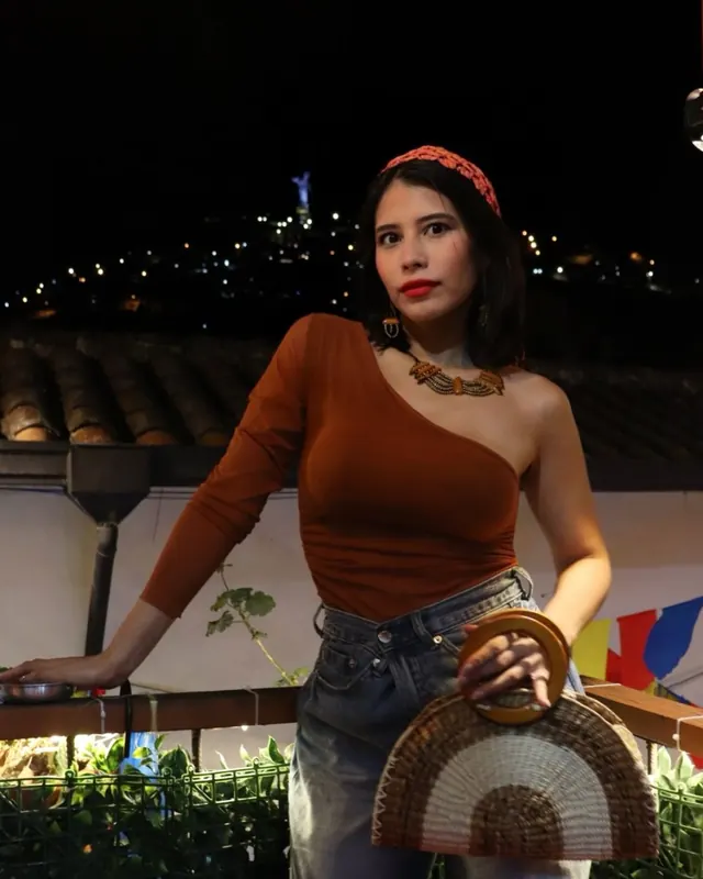Cholonga en la tienda y en Quito