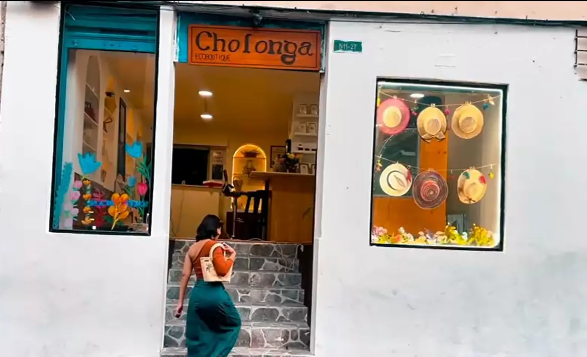 La fachada de Cholonga Ecoboutique, calle Venezuela, Quito